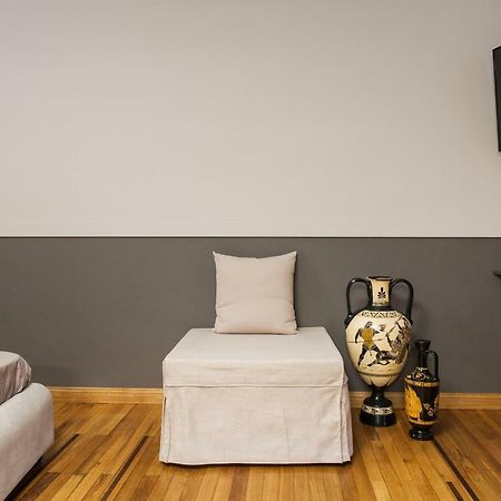 Step One | Luxury Suites Right In The Heart Of Acropolis Next To Metro Station Atina Dış mekan fotoğraf