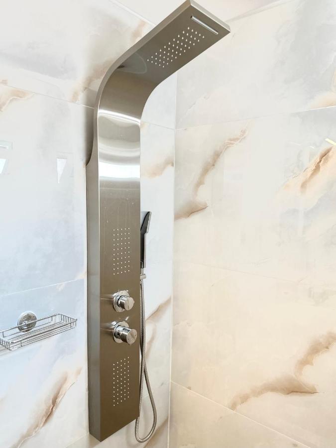 Step One | Luxury Suites Right In The Heart Of Acropolis Next To Metro Station Atina Dış mekan fotoğraf
