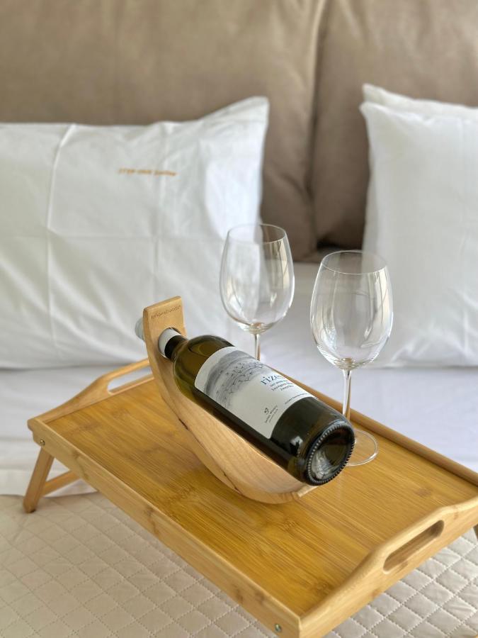 Step One | Luxury Suites Right In The Heart Of Acropolis Next To Metro Station Atina Dış mekan fotoğraf