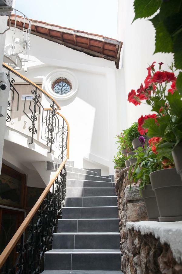 Step One | Luxury Suites Right In The Heart Of Acropolis Next To Metro Station Atina Dış mekan fotoğraf