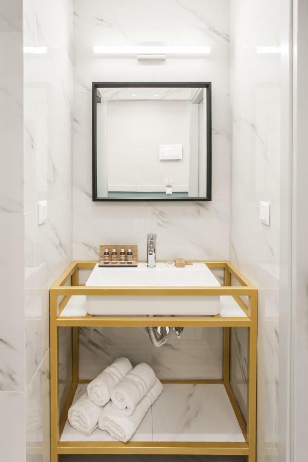Step One | Luxury Suites Right In The Heart Of Acropolis Next To Metro Station Atina Dış mekan fotoğraf