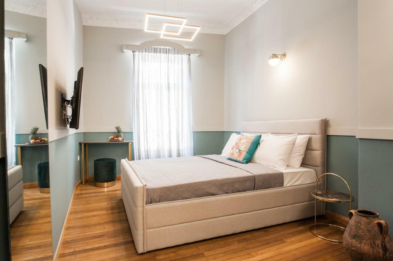 Step One | Luxury Suites Right In The Heart Of Acropolis Next To Metro Station Atina Dış mekan fotoğraf