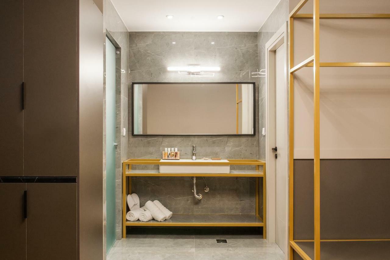 Step One | Luxury Suites Right In The Heart Of Acropolis Next To Metro Station Atina Dış mekan fotoğraf