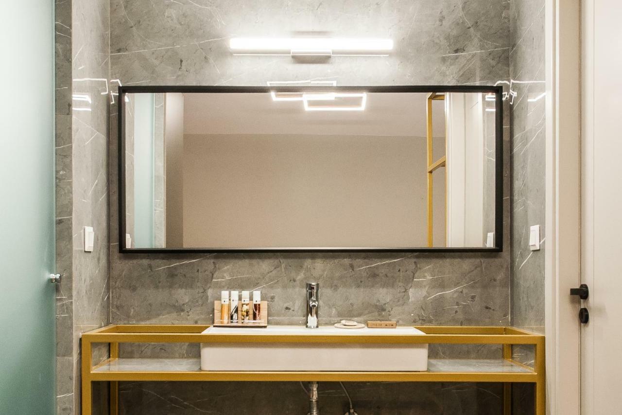 Step One | Luxury Suites Right In The Heart Of Acropolis Next To Metro Station Atina Dış mekan fotoğraf